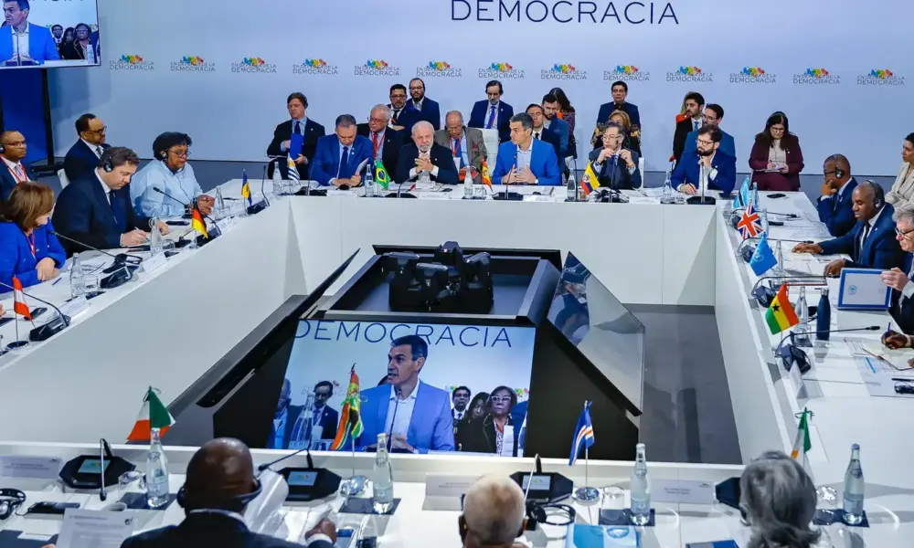Pobres não podem pagar por irresponsabilidade das guerras, diz Lula