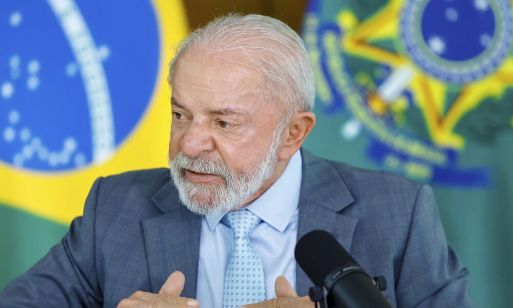 Lula afirma que mundo não dá direito a Trump ameaçar um país