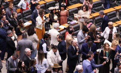 Câmara vota para derrubar veto ao PL da Dosimetria; falta o Senado
