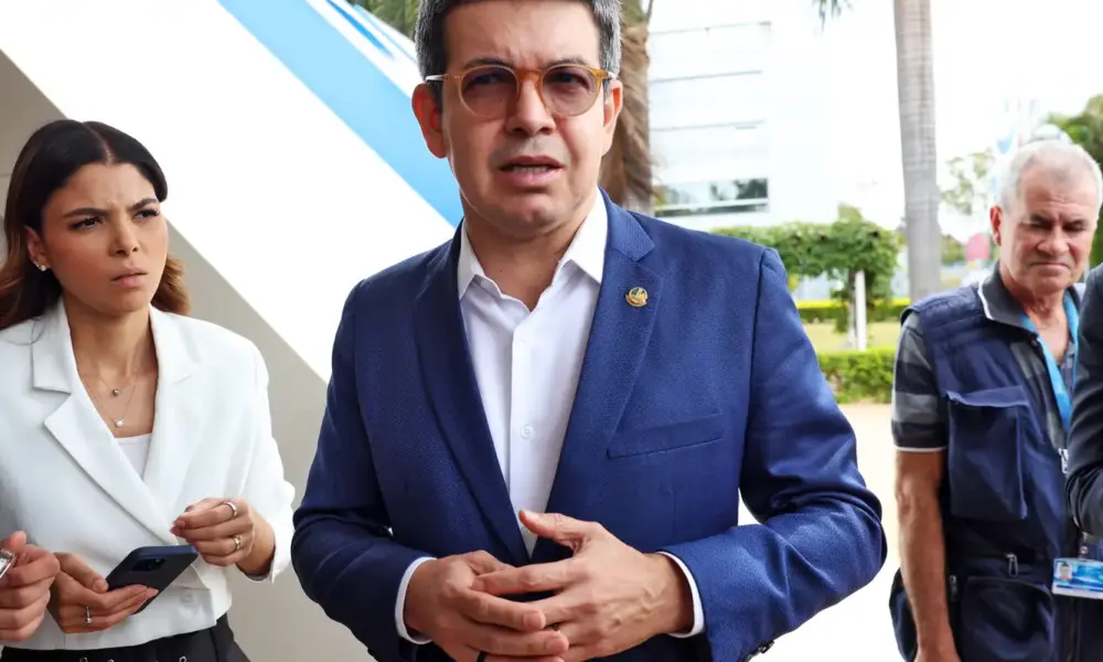 Randolfe Rodrigues afirma que governo deve indicar outro nome para STF