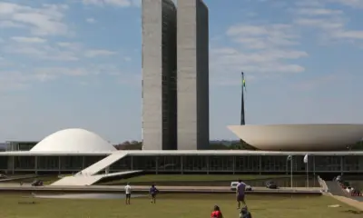 Alcolumbre fatia votação do PL da Dosimetria; governo denuncia manobra
