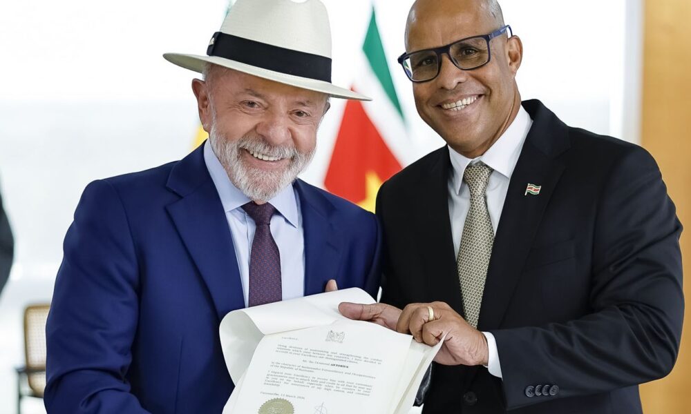Lula recebe credenciais de sete novos embaixadores