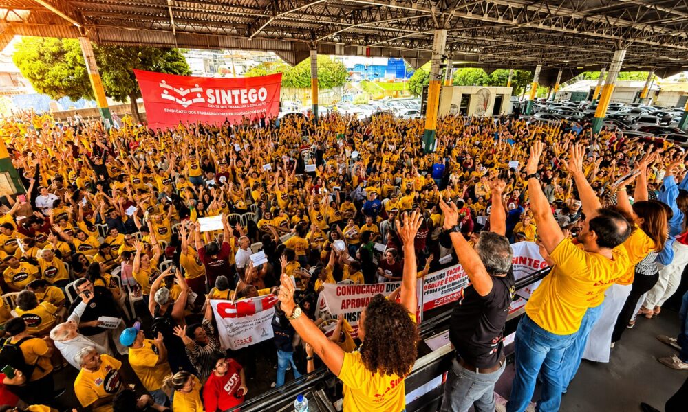 Após acordo na Justiça, servidores da Educação suspendem greve em Goiânia