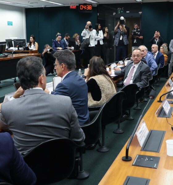 Pedido de vista adia votação da PEC do fim da escala 6X1