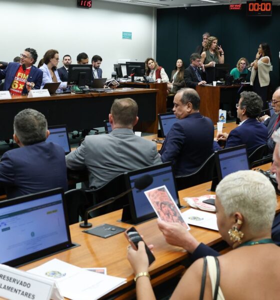 Oposição critica PEC do fim da escala 6x1 durante votação na Comissão