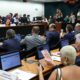 Oposição critica PEC do fim da escala 6x1 durante votação na Comissão