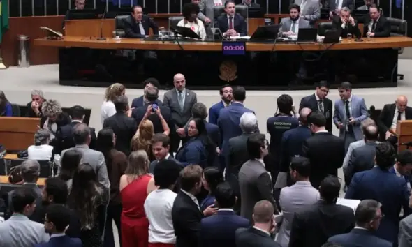 Câmara aprova, em primeiro turno, PEC do fim da escala 6x1