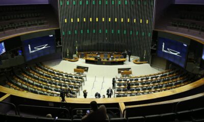 Saiba como votaram os deputados na PEC que acaba com a escala 6x1