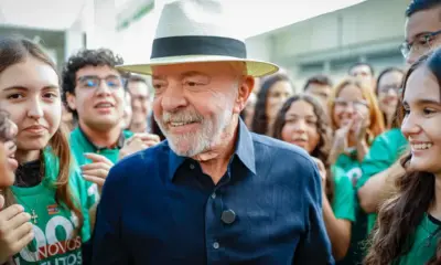 "Quem tinha que aumentar a taxa seríamos nós", diz Lula sobre EUA