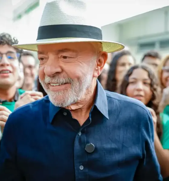 "Quem tinha que aumentar a taxa seríamos nós", diz Lula sobre EUA