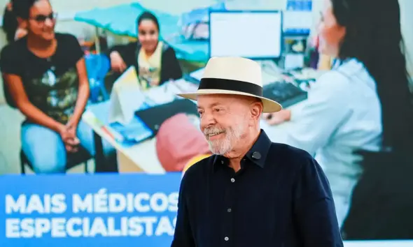 Lula responsabiliza clã Bolsonaro por ataque dos EUA ao Pix e taxação