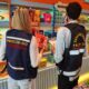 Dia dos Namorados: Procon Goiás encontra variação de até 260% no preço de um mesmo produto - Fiscais do Procon Goiás em perfumaria