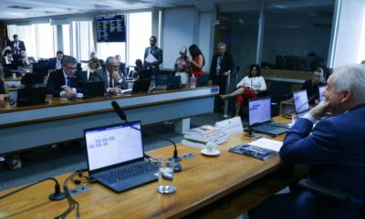 Senadores discutem ritmo de tramitação da PEC do fim da escala 6x1