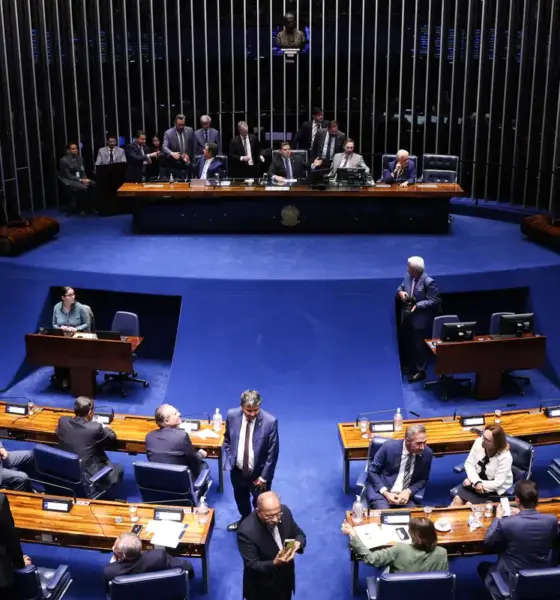 Alcolumbre trava tramitação da PEC do fim da 6x1 no Senado