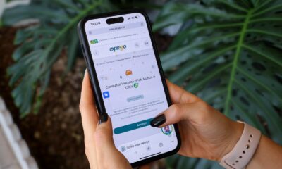 IPVA 2026 em Goiás: sexta parcela vence nesta segunda-feira - Pessoa acessando Portal Expresso pelo celular