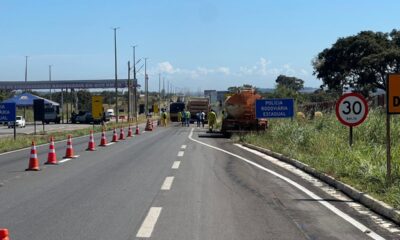 Iniciadas obras de restauração da GO-020, na Região Metropolitana de Goiânia - Posto da Polícia Rodoviária Estadual na GO-020, máquinas e trabalhadores na pista