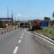 Iniciadas obras de restauração da GO-020, na Região Metropolitana de Goiânia - Posto da Polícia Rodoviária Estadual na GO-020, máquinas e trabalhadores na pista