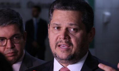 Alcolumbre mantém PEC 6x1 travada em semana esvaziada no Senado