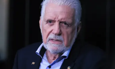 Jaques Wagner anuncia saída da liderança do governo no Senado