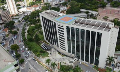 Governo de Goiás antecipa pagamento dos servidores - Palácio Pedro Ludovico em panorâmica plongée durante o dia