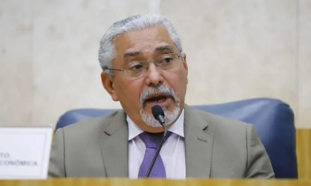 Vereador Senival Moura pede afastamento do PT