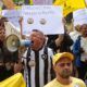 Camelôs protestam contra programa da prefeitura no Rio