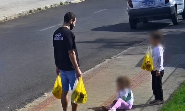 Vídeo mostra homem chutando filha de 3 anos e caso mobiliza investigação no Paraná