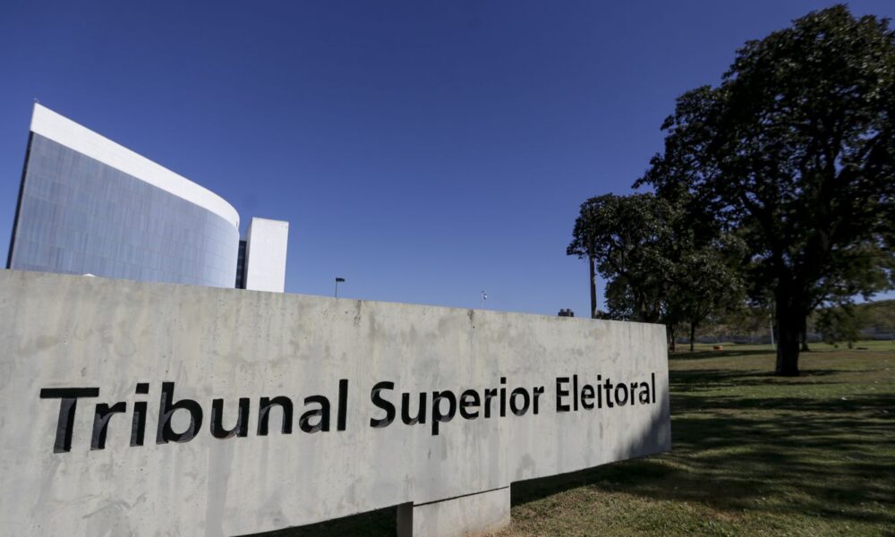 TSE cria conselho para monitorar desinformação e IA nas eleições