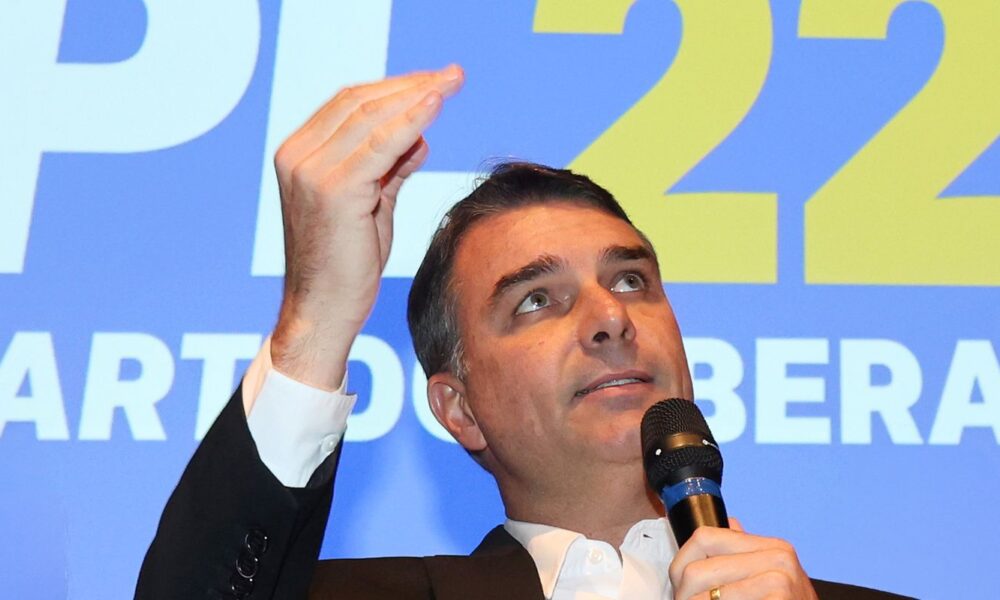 Filho mais velho de Bolsonaro, Flávio disputa a Presidência pelo PL