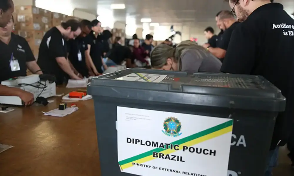 Quase 1 milhão de brasileiros no exterior poderão votar nas eleições
